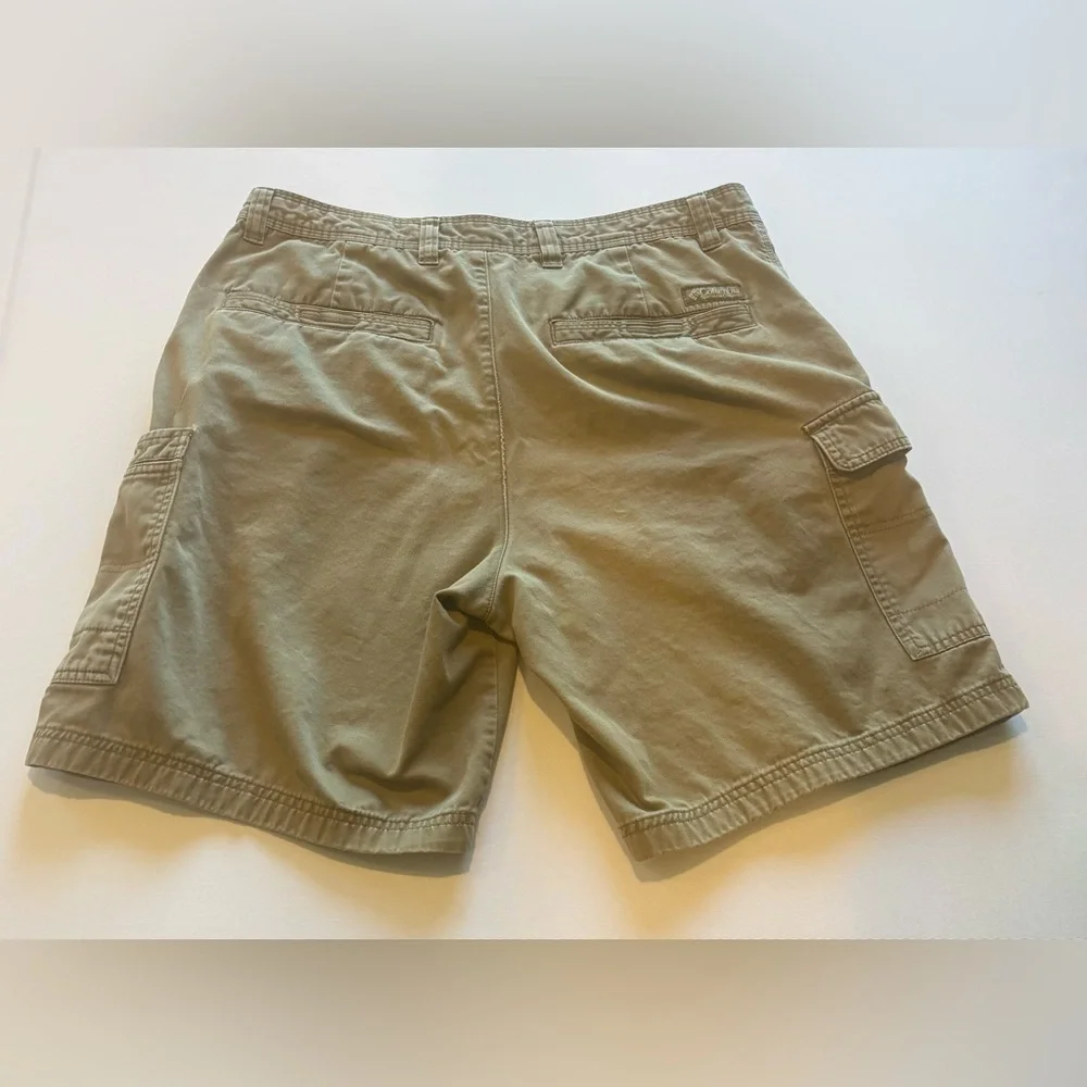 COLUMBIA Men’s Khaki Summer Cargo Shorts with lots of Pockets Size 36 Dad Shorts